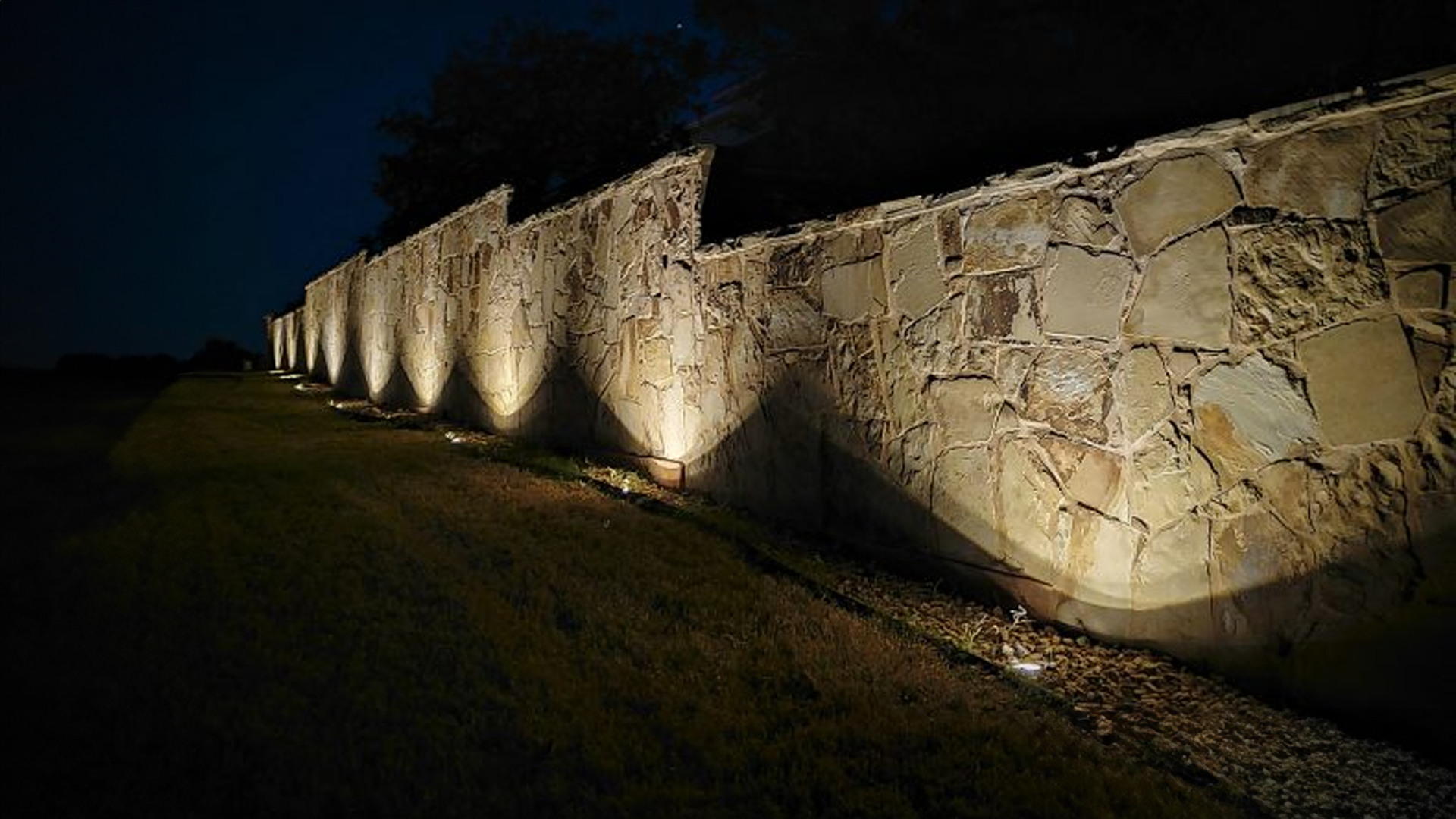Which Outdoor Lighting Technique is Right for You: Wall Washing or Wall Grazing?