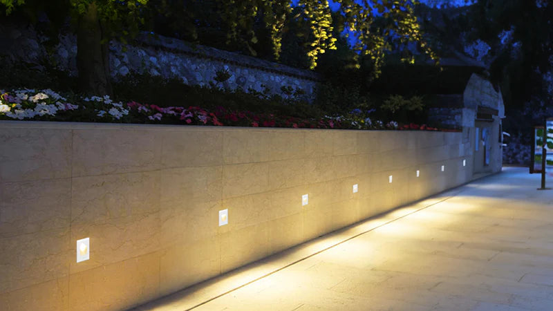 ZincTech 277V Commercial Upright Gradience Step & Deck Light - Adjusta