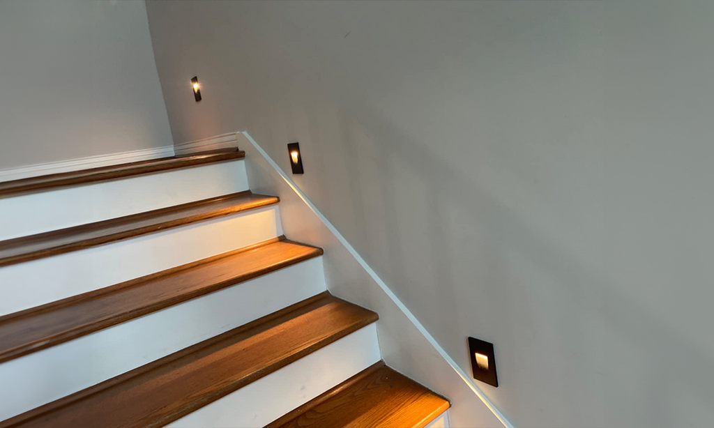 Pro 120V Upright Gradience Step & Deck Light - 3000K/Adjustable Color